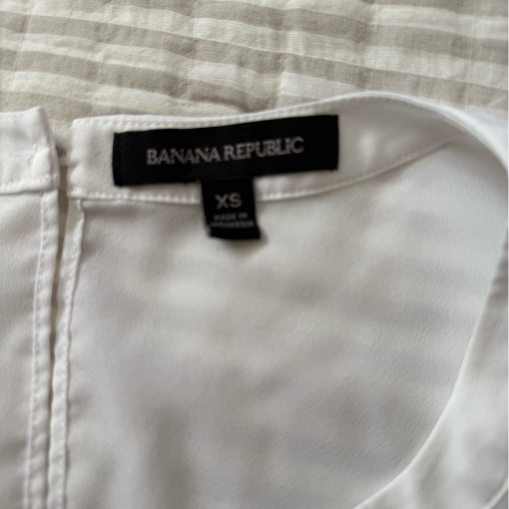Banana Republic White Short Sleeve Tee - Picture 4 of 4